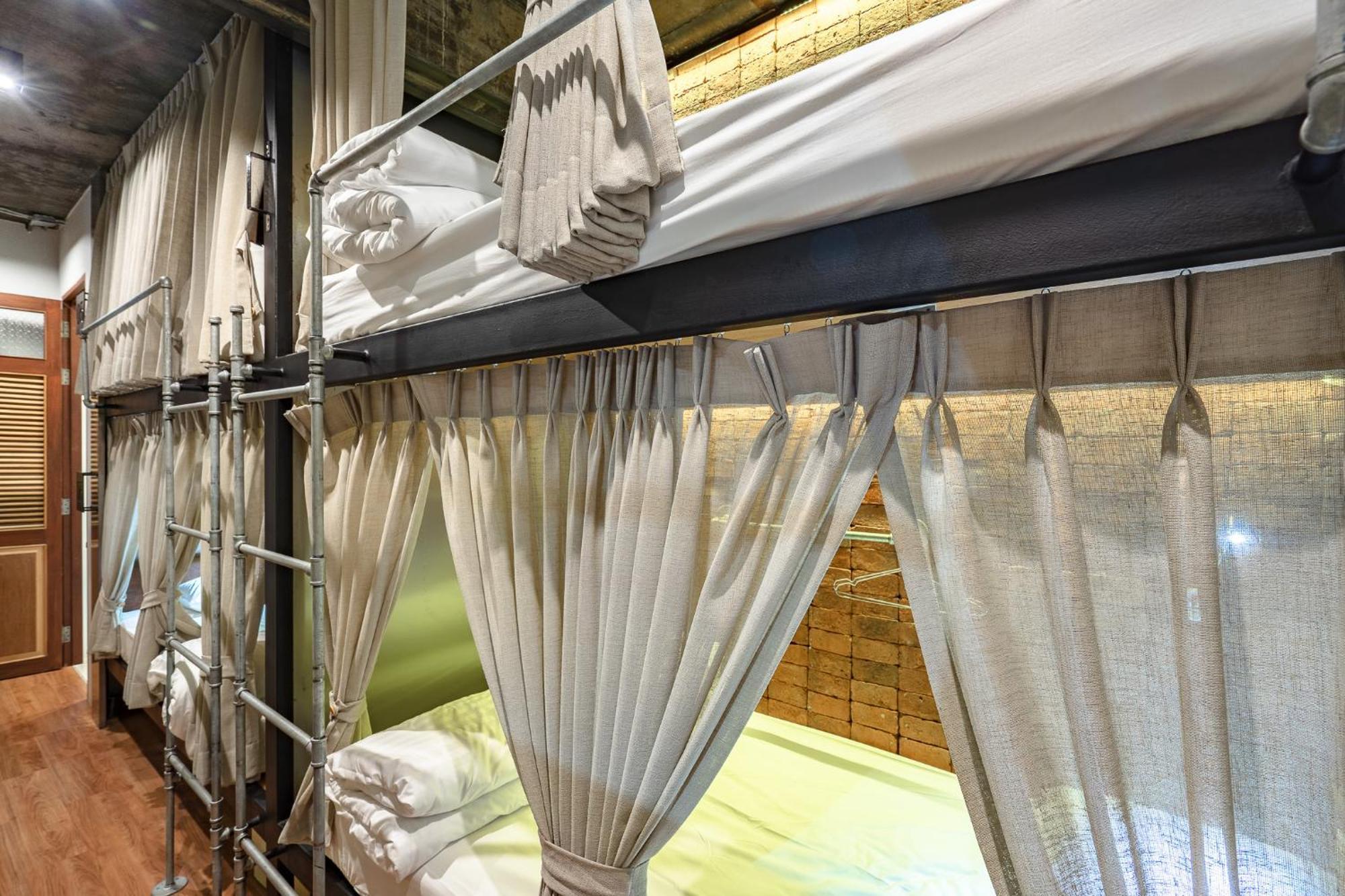 Siam Plug In Hostel Бангкок Екстер'єр фото