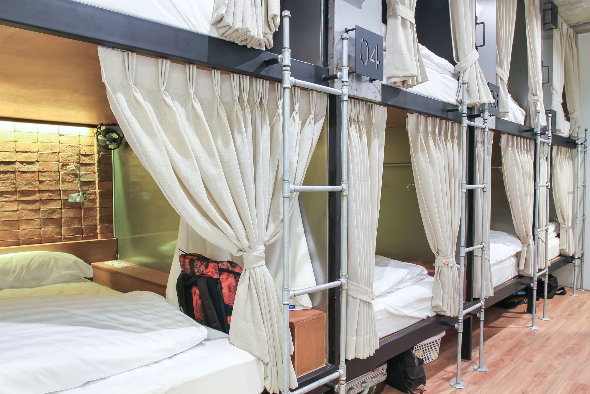 Siam Plug In Hostel Бангкок Екстер'єр фото